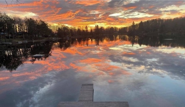 Serene Lake House With A View