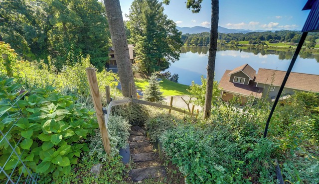 Serene Lake Junaluska Gem: Deck & Mountain Views