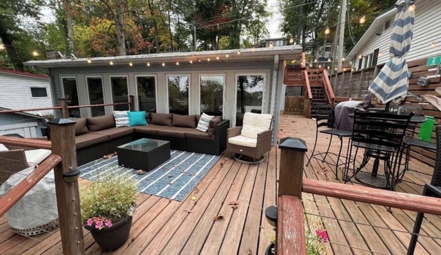 Serene Lake-Level Retreat with Picture Windows & 65” TV for Ultimate Relaxation