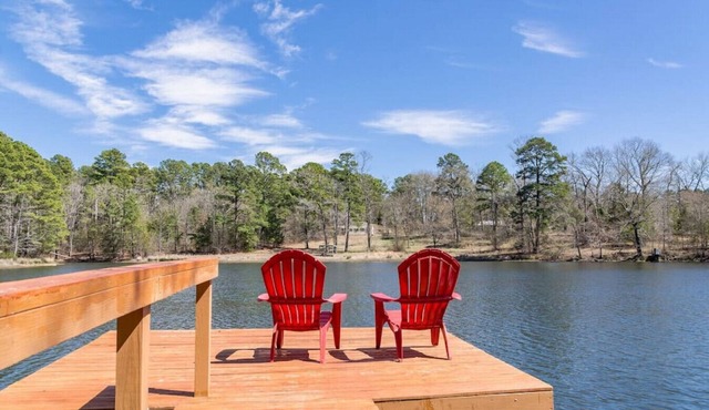 Serene Lakefront Cabin, Fishing, Firepit, Kayaks
