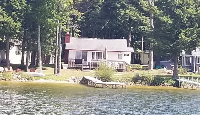Serene Lakefront Cabin
