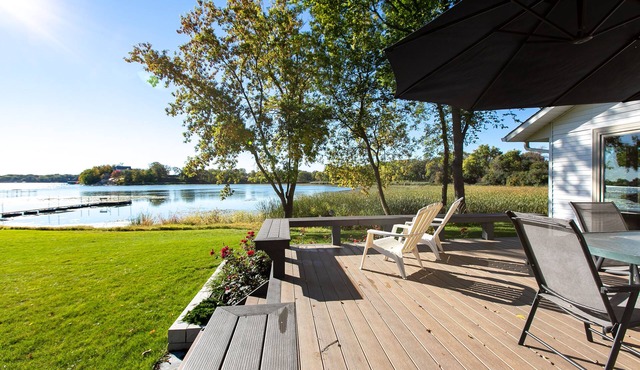 Serene Lakefront Home On Lake Minnetonka