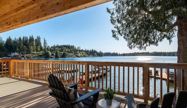 Serene Lakefront Retreat with Expansive New Dock