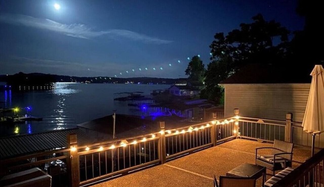 Serene Lakefront Retreat by StayLage