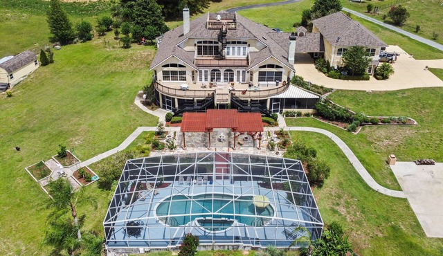 Serene Lakefront Retreat - Spacious and Cozy Chateau with Country Flair!
