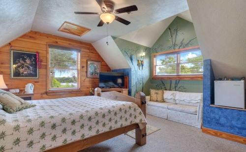 Serene Lakefront Room with Private Bath & Scenic Views in Lake Helen, Florida