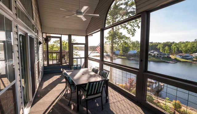 Serene Lakefront Retreat on a Quiet Cove