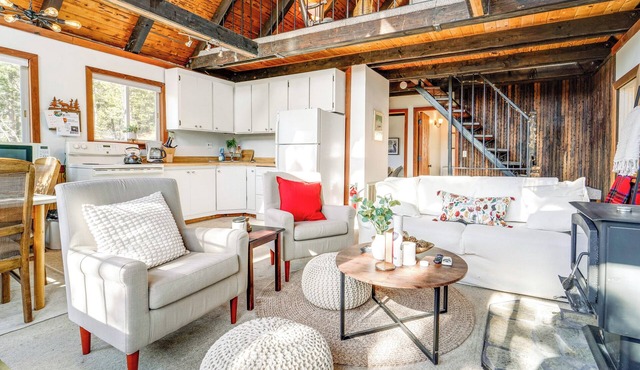 Serene Lakes Cabin w/Deck: Dog Friendly!
