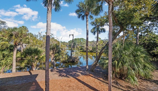 Serene Lakeside Retreat, Golf Cart Included, 126 Sea Otter Lane