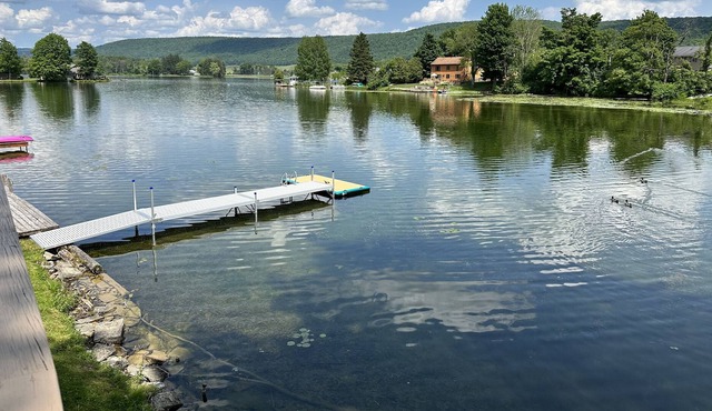 Serene Lakeside Retreat: Cozy Cottage w/ King BR, Lake Views, Kayaking, Firepit!