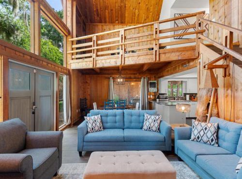 Serene Lakeside Retreat- 3 Bdr Romantic Getaway