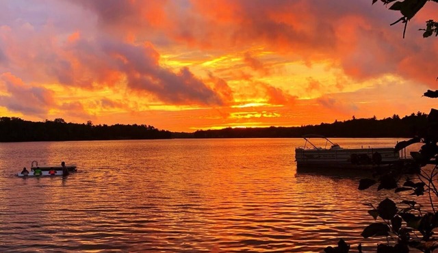Serene Long Lake Cottage: Sleeps 6, waterfront