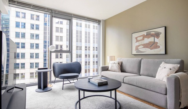 Serene Loop 1BR w/Gym, Pool & Lounge, 1 block from L, by Blueground