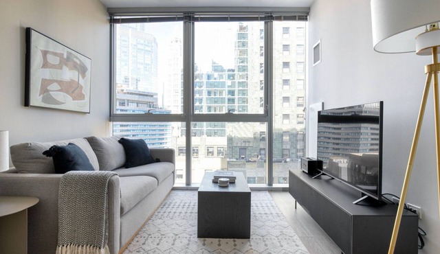 Serene Loop 1BR w/Theater & Lounge, on Michigan Ave, by Blueground