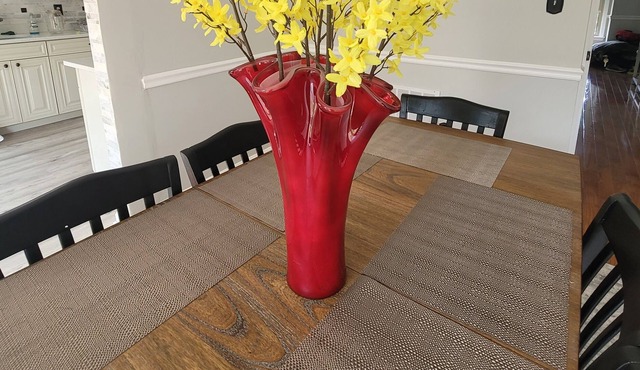 Serene, luxurious & cozy townhome with gym in quiet neighborhood near amenities!