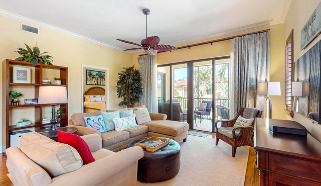 Serene Luxury Awaits at Naples Bay Resort – Your Tropical Retreat!