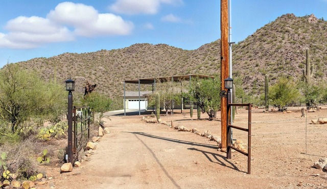 Serene Marana Retreat - Stunning Views, Wraparound Porch & Comfort