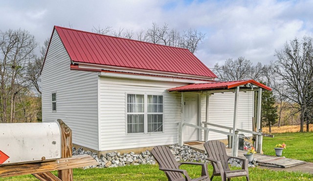 Serene McEwen Cottage ~ 2 Mi to Golf Course!