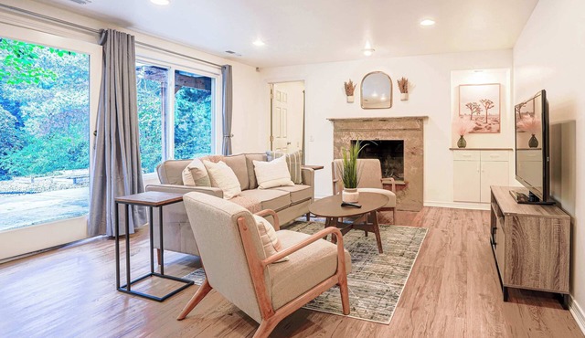 Serene Mercer Island 3B Lower Unit near LR station