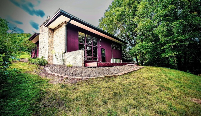 Serene Mid Century Modern Gem Designed by Frank Lloyd Wright Apprentice