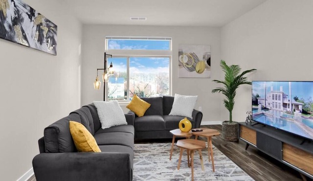 Serene & Modern 2Bed | Fairfax, VA |Free Parking