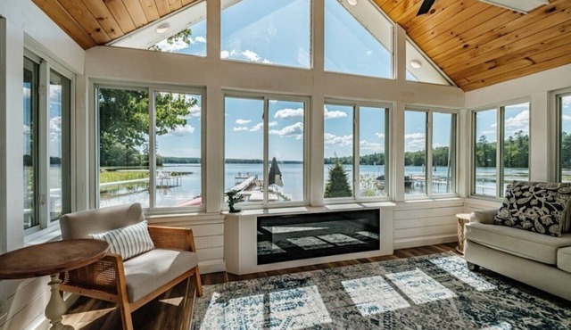 Serene Modern 4-bedroom Lakefront Home on Highland Lake, 20 mins from Portland