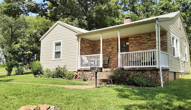 Serene, Modern, Cottage, access to a 60 Acre Lake