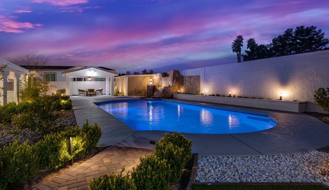Serene Modern Home 5x4 pool+spa, gym, waterfall, playground