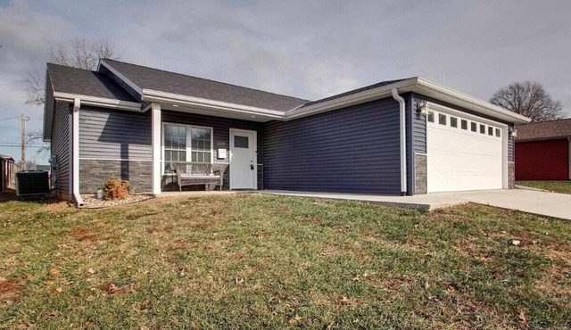 Serene & Modern Oasis - Newly Built, Attached Garage, Centrally Located