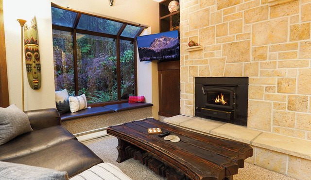 Serene Mountain Condo on River, Private End Unit, Indoor Pool & Hot Tub, WIFI