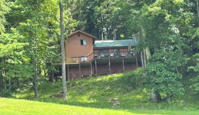 Serene Mountain Retreat on Wolf Laurel Golf Course – Views of Hatley Pointe Ski