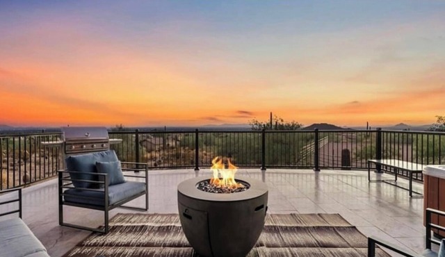 Serene Mountain Retreat: Luxury Guest House with Stunning Views