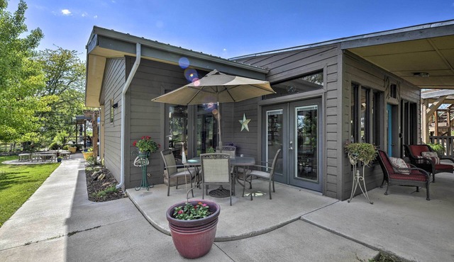 Serene Mountain Retreat w/Patio & Mtn Views!