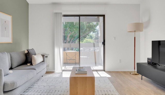 Serene Mountain View 1BR w/W/D, Pool & Gym, near Safeway, by Blueground