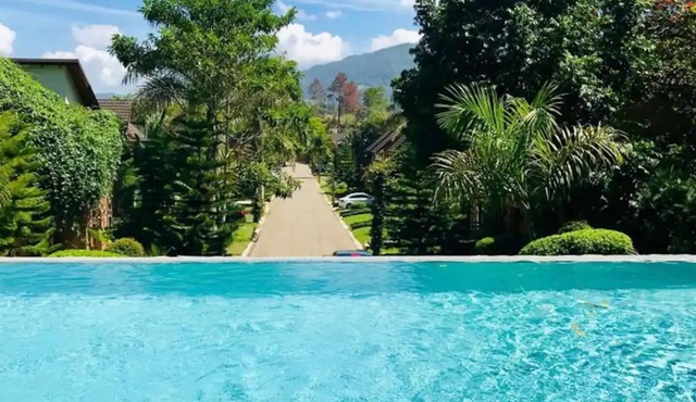 Serene Mountain Villa with Private Jacuzzi - Perfect Family Getaway