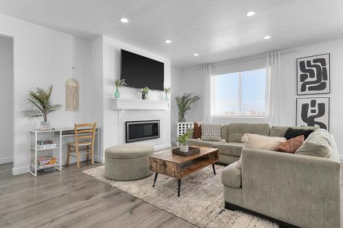 Serene New Lake Point Home with Views