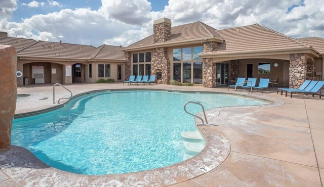 Serene Oasis Near Zion - Pools, Gym & Fishing Pond