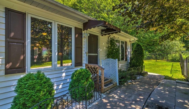 Serene Orchard Park Apartment Large Yard and Patio!