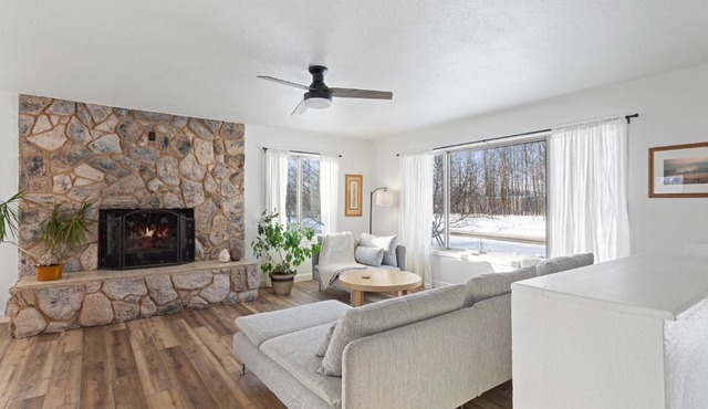 Serene Palmer Home Walk to Downtown and Riverfront!