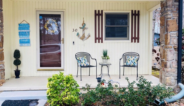 Serene Partial Lakeview Kayaks access to golf, lakes, hiking and more.