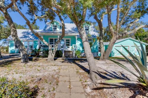 Serene Pensacola Vacation Rental with Gas Grill