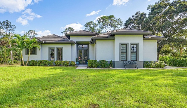 Serene, Pet-Friendly Naples Home by Golf & Beaches
