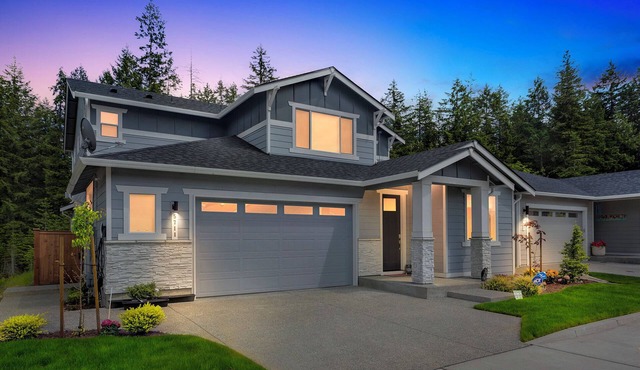 Serene Port Orchard Retreat: 3BR 3BA with Trails and Amazing Views