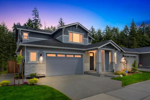 Serene Port Orchard Retreat - 3BR 3BA with Trails and Amazing Views