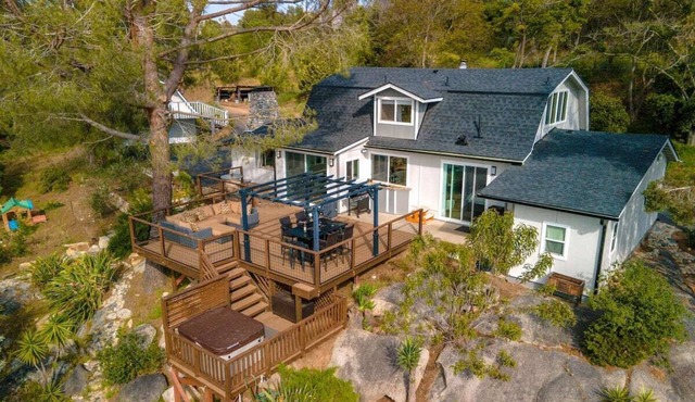 Serene Private Home, Sunset View+Hot Tub+EV Chargen