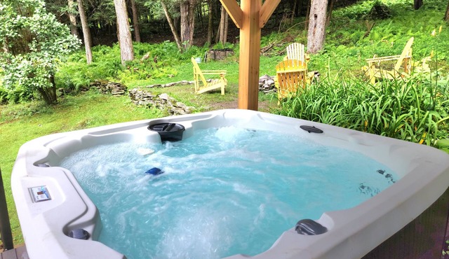 Serene Private Mountain Retreat, Hot Tub for 6, Firepit, Stunning Views and more