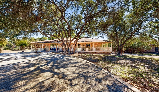 Serene property with two living spaces and large outdoor space - dog-friendly