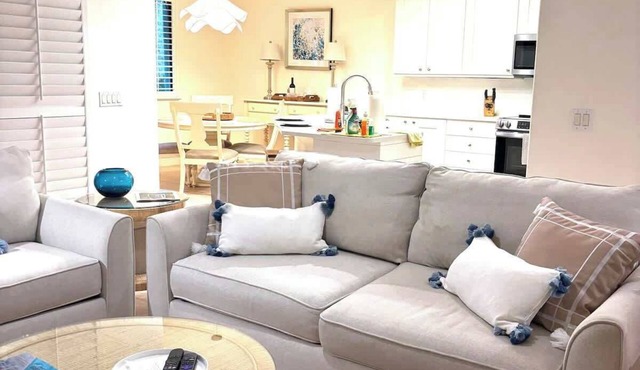 Serene Resort Lifestyle Condo Near Beach & 5th Ave