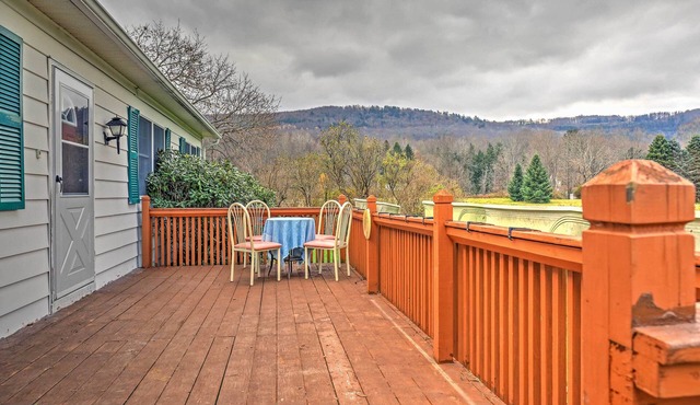 Serene Retreat - 7 Mi to All Star Village