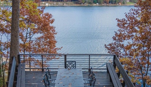 Serene Retreat at Fish Lake: Where Tranquility Meets Luxury! SAND BOTTOM